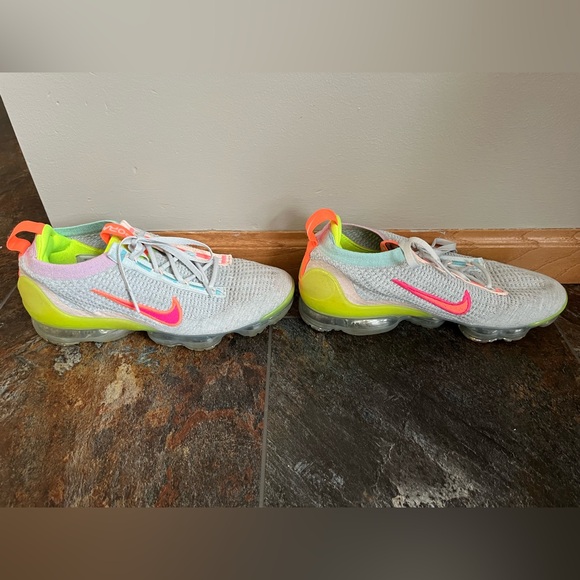 Women’s Nike Air VaporMax 2021 fly knit ‘neon. DH4089-022. Size 9 - Picture 3 of 10